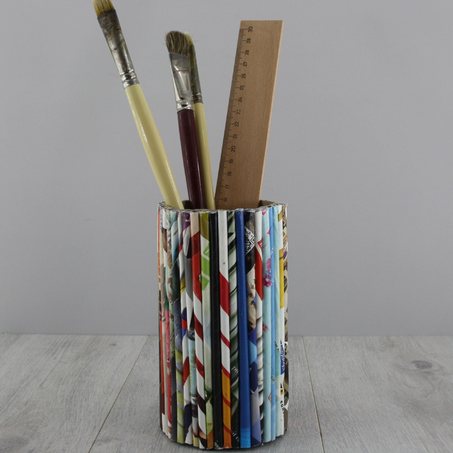 how to make a recycled magazine pencil holder 